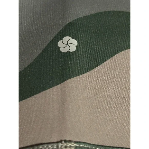 Yogaworks‎ Camo Athletic Shorts NWT(MSRP $48) - Picture 5 of 5